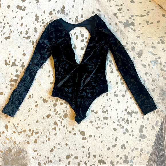 Victoria’s Secret long sleeve velvet super plunge body suit - Picture 2 of 6
